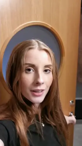 How much of a slut am i for doing this at the gym? 😅💕