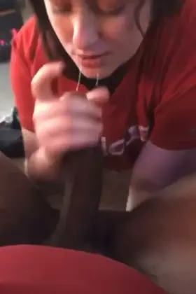 I love sucking BBC 🤤🖤