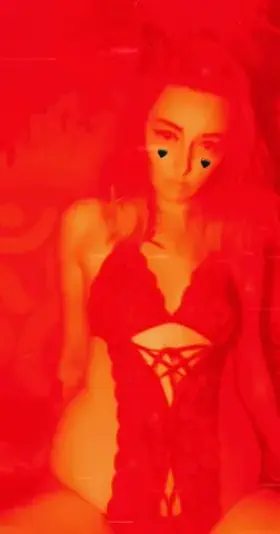 Do I look good enough to simp for?