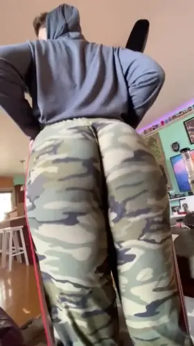 Watch my booty appear out of thin air! [f]