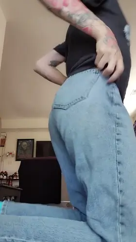 eat my pussy first thing in the morning