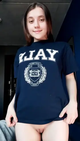 Just showing what I hide under my T-shirt😏