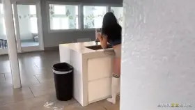 Sneaking On Hot Roomie - Xander Corvus, Aubree Valentine