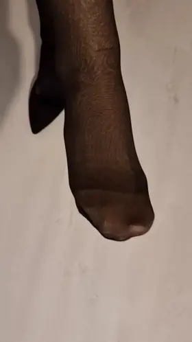 My skirt basically disappeared when I crossed my legs it was so tight 😭