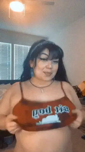 chubby btggf does a titty drop <3
