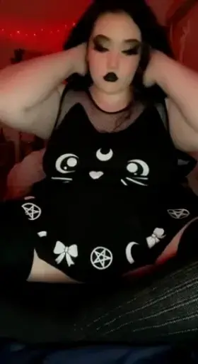 goth girl tiddie drop! 🖤