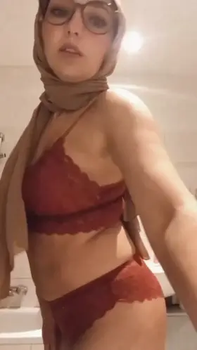 Would u fuck me while I wear my hijab? Habibi?