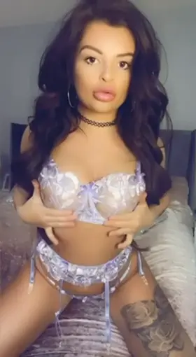 Would you eat my pussy?? 👅😘