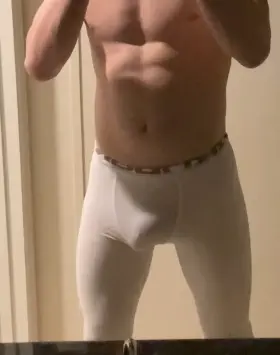 I catch a lot of eyes when i wear tights to the gym 🍆😈