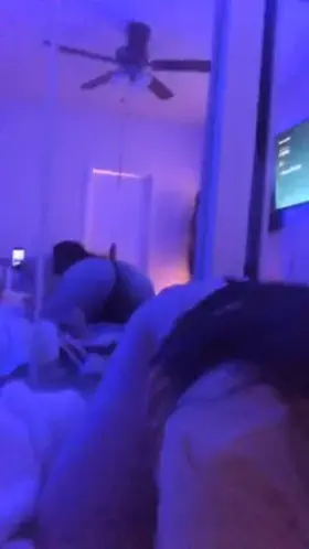 While hubby is at work [F] 22😘