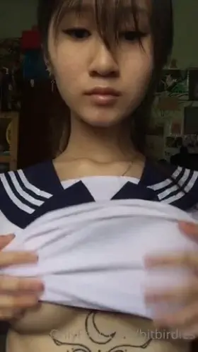 Petite Asian Birdie 🔥🔥 (👇Check comments for her full file👇 See her kitty😻)