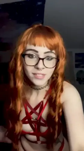 Pretty girl teach you how to use fleshlight