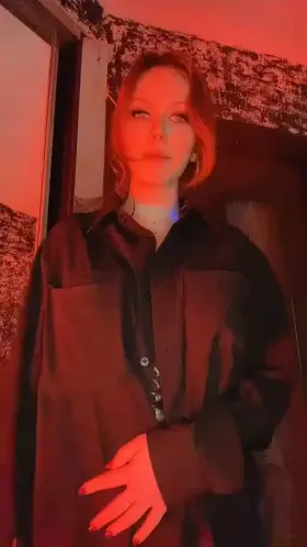 I love the red neon lights but sad it lowers the video quality🥵