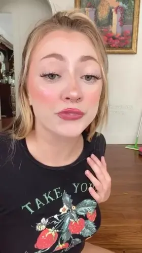 is my mouth sexy here?