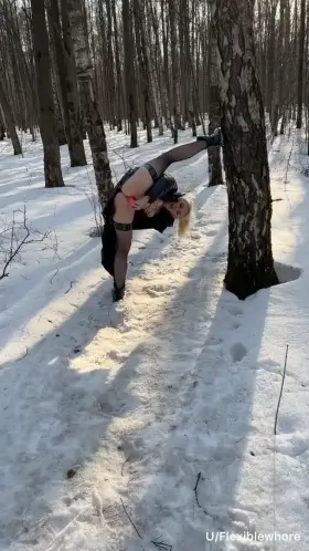 Today was an amazing spring day and I masturbated again in the forest😋