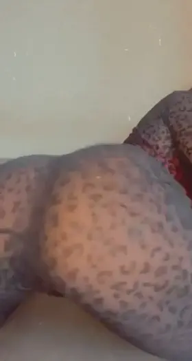 How does my ass look in this outfit babesss?