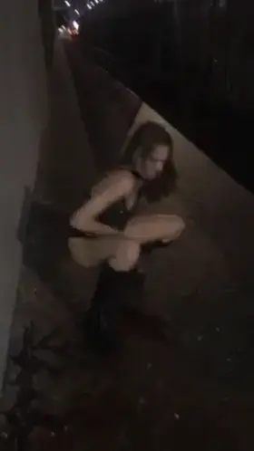 ashley lane does a public power piss