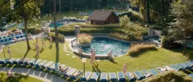 Small business new boss invites work colleagues to enjoy a day in a thermal center (Vihta (FR2018))