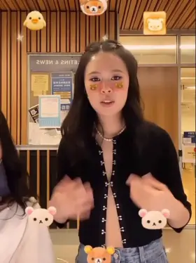 Berpakaian seperti pelacur di mall