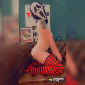 Spooky babe?? 👅🔪