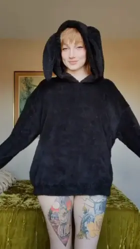 Hi :) should i sit on your face or cock first?