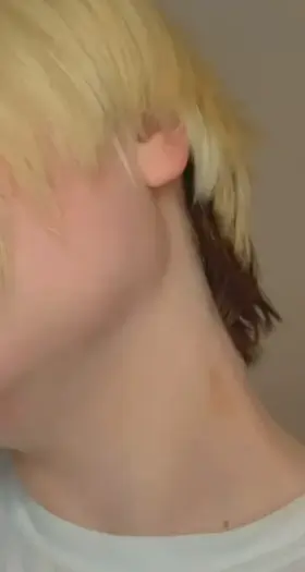 I feel so sexy when I have hickeys