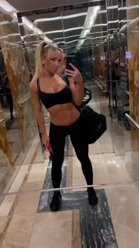 Gymwear selfie