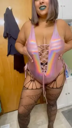 Rang in the new year with my wife at home. Her outfit reminded me of the little rave slut she used to be 9 years ago. I couldn’t keep my eyes or hands off of her 🥵 [f] [m]