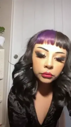 Am I goth or scene 😥🤕💕