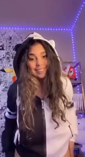 Unzipping my Venezuelan surprise (reveal)