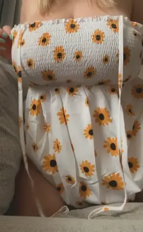 Sundress and no bra season 🌻 [gif]