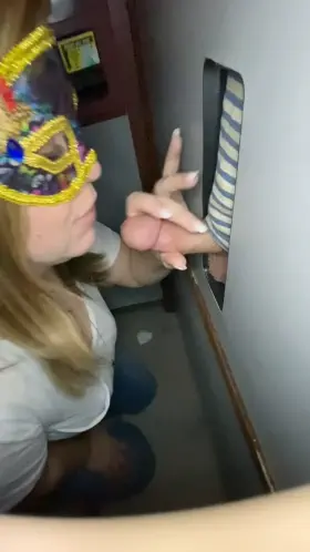 41 f4m Western Pa. I need cocks to suck through my local.