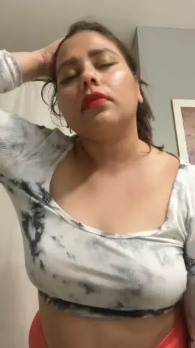 Smudge my red lipstick with a long hard French kiss 💋