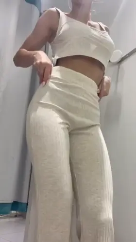 little strip in the dressing room for you) pleasure waching!