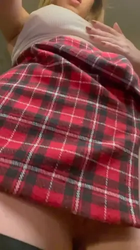 If you make the arrow orange, you will get a set of my photos within 15 minutes if you write DONE 👻 marryaliso06