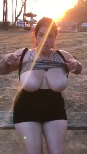 Flashing on a swing ☺️