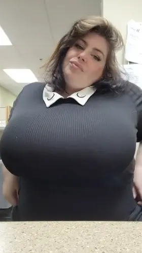 Happy titty Tuesday ❤️ [u/massivemegan]