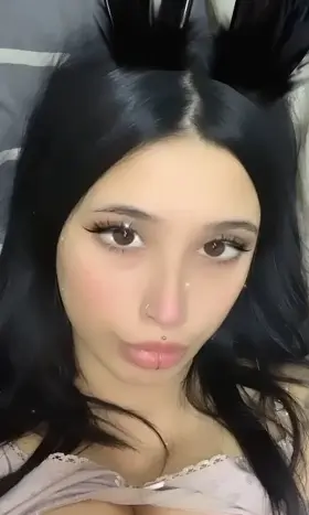 sn4pch4t[sezystacy] I'm not the hottest in the room but I hope you fuck me twice.