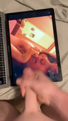 Busted a huge load for this sexy wife 😻 DM me