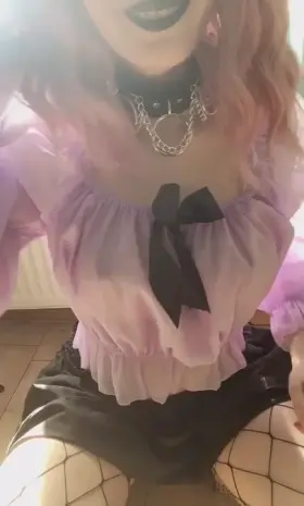 Anyone looking for a gamer pastel goth gf?