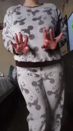 New Mickey PJ's 🖤 [GIF] [F] 29 (oc)