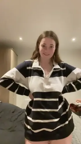 Anybody fancy teaching a curvy teen a thing or two? 👀