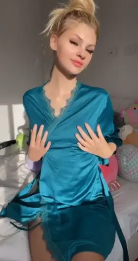 Who here honestly doesn’t mind that I have smaller boobs? 🥺