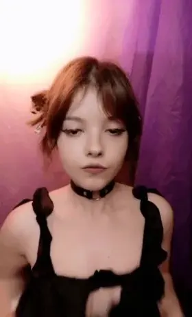 Hello to the 5 people who see my boobies reveal 🌺 did you expect that? (oc)