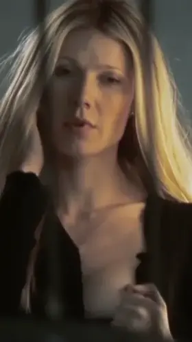 Gwyneth Paltrow showing her titty.