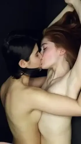 Jia Lissa Lady Dee Passionate Kissing