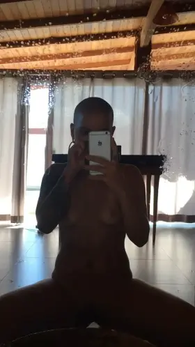 I love this song!!! Dance whit me baby