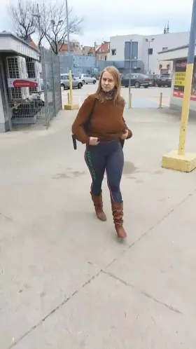 Fast bouncing, as people were walking and cars were driving. Kisses and Happy New Year.