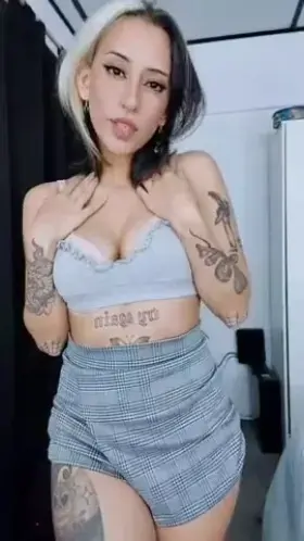 Are you into girls like me?? 🥰