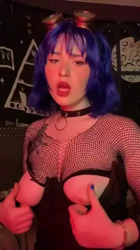 who else LOVES nipple play? 💓